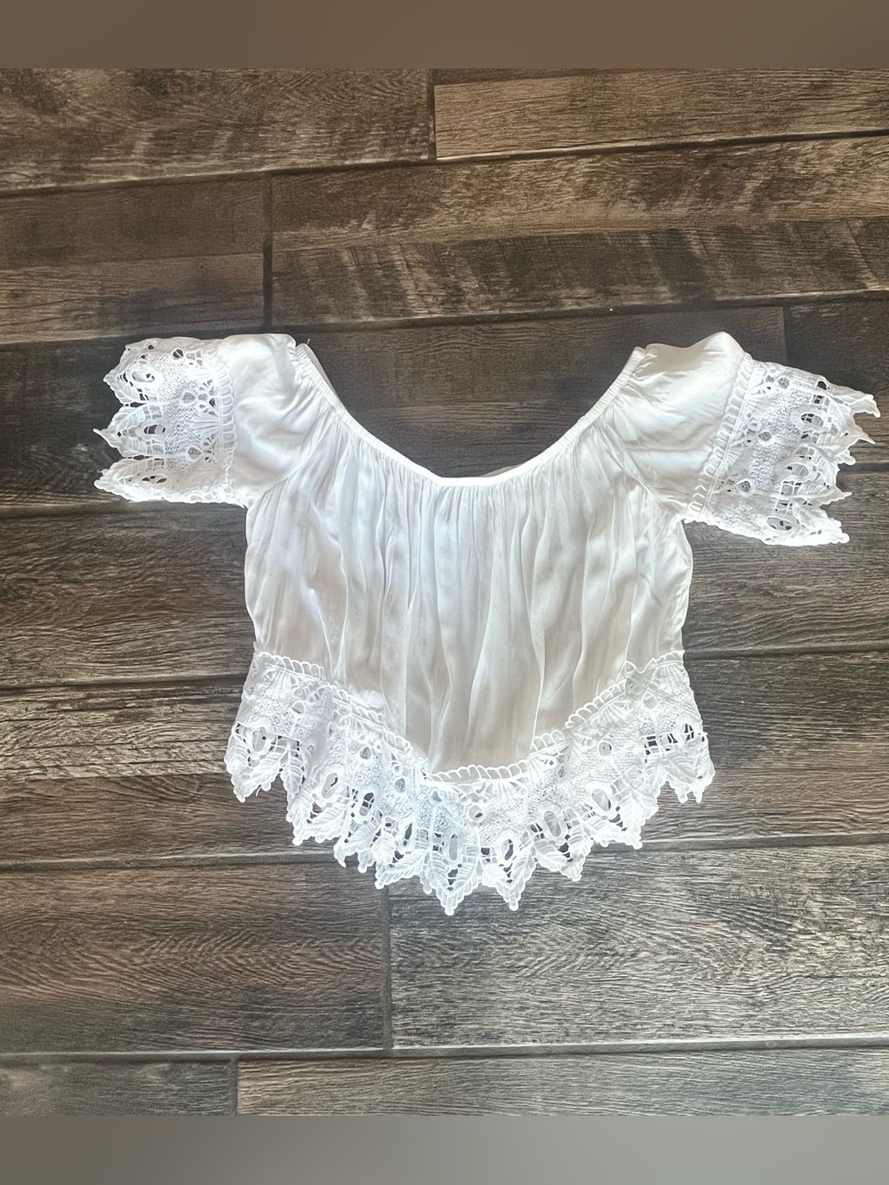 Charlotte Russe white BOHO  on/off shoulder crop top with lace M